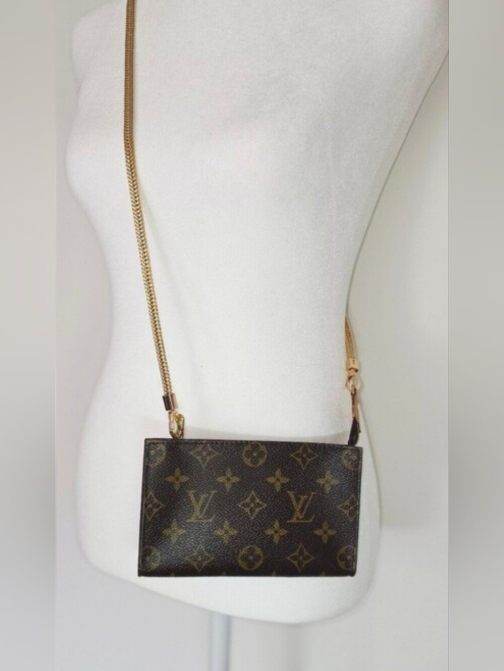 100% Authentic Louis Vuitton Monogram Pouch With Added Chain - Picture 7 of 13